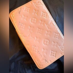 Louis Vuitton Blush Pink/Peach Patent Monogram Vernis Lexington Pochette